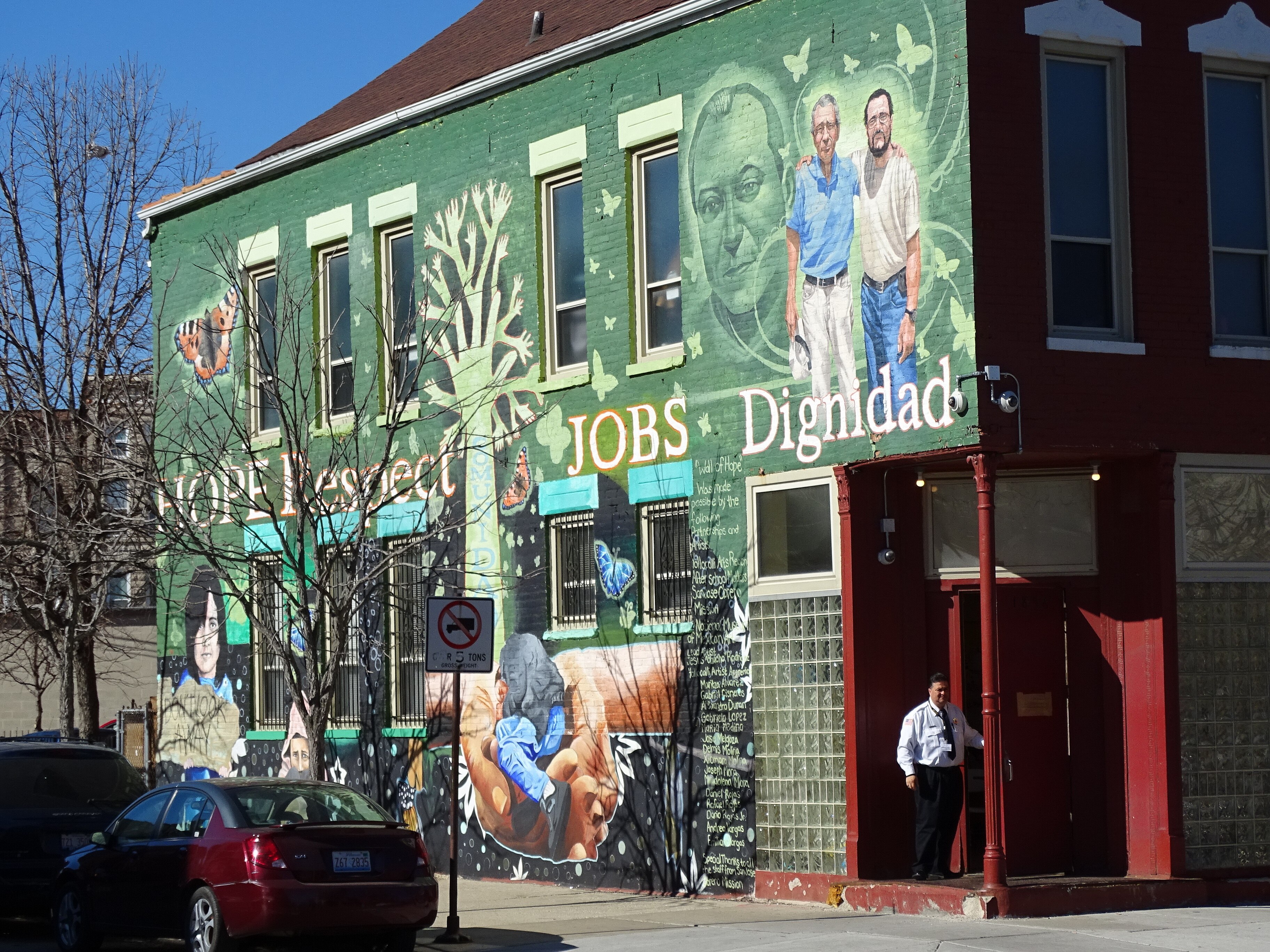 Pintura mural “Hope, Respect, Jobs, Dignidad” en Pilsen / Chicago