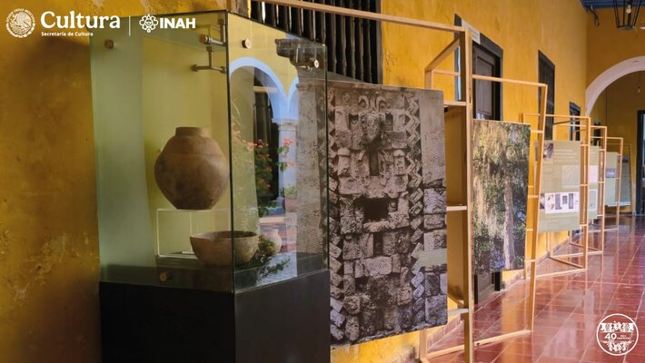 Archäologische Funde und Ausstellungstafeln