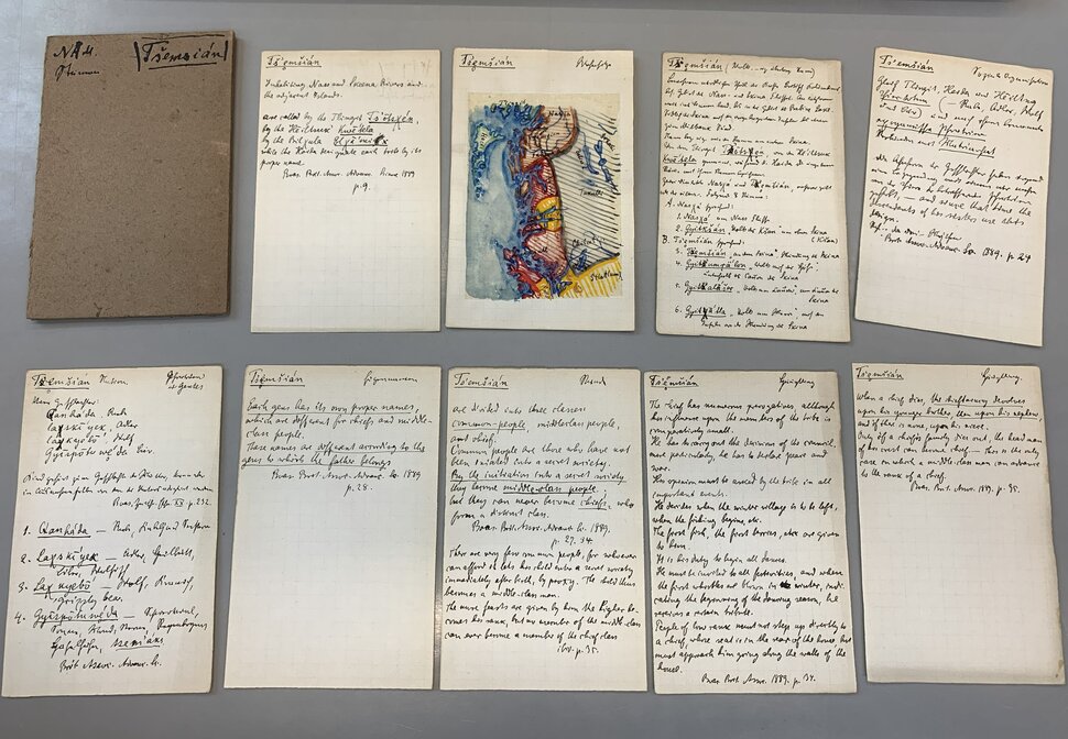 Karten mit handschriftlichen Notizen (öffnet Vergrößerung des Bildes)