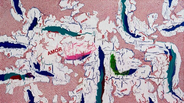 Künstlerische abstrakte Collage mit Schriftzug "Amor"
