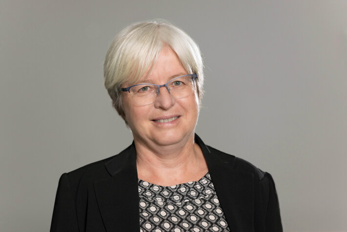 Portrait photo of Barbara Göbel