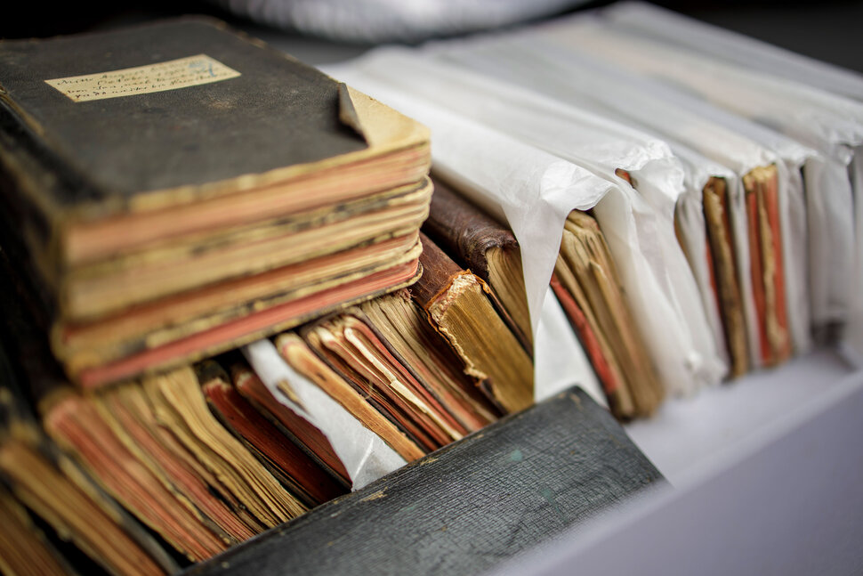 Pila de cuadernos históricos